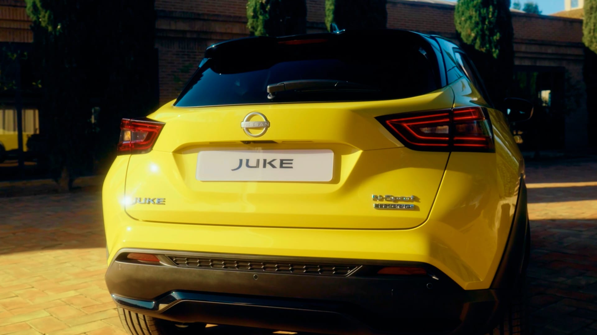 Nissan JUKE – видео со приказ на надворешноста