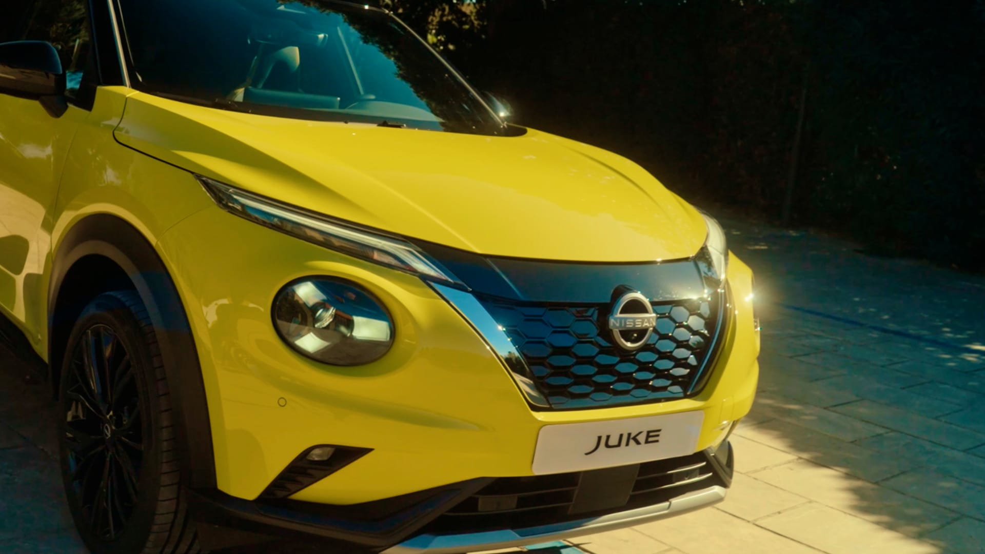 Nissan JUKE – видео со приказ на надворешноста